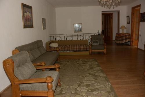Тбилиси: Centrally located house with garden