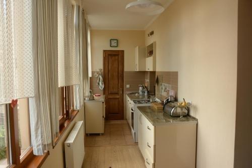 Тбилиси: Centrally located house with garden