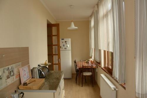 Centrally located house with garden — фото 4