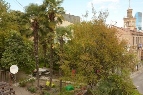 Тбилиси: Centrally located house with garden