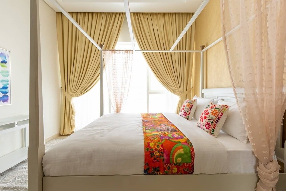 Дубай: Unique Designer-inspired 3BR in Downtown Dubai