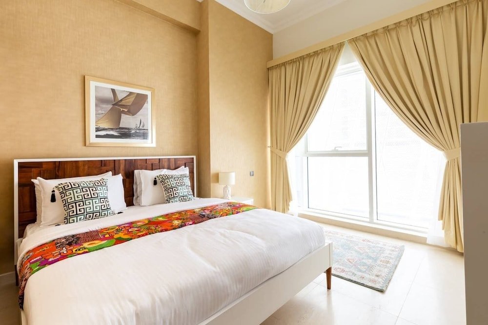 Дубай: Unique Designer-inspired 3BR in Downtown Dubai