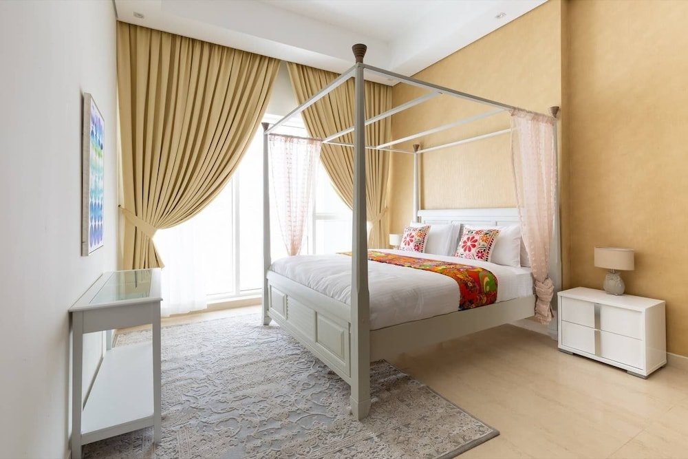 Дубай: Unique Designer-inspired 3BR in Downtown Dubai