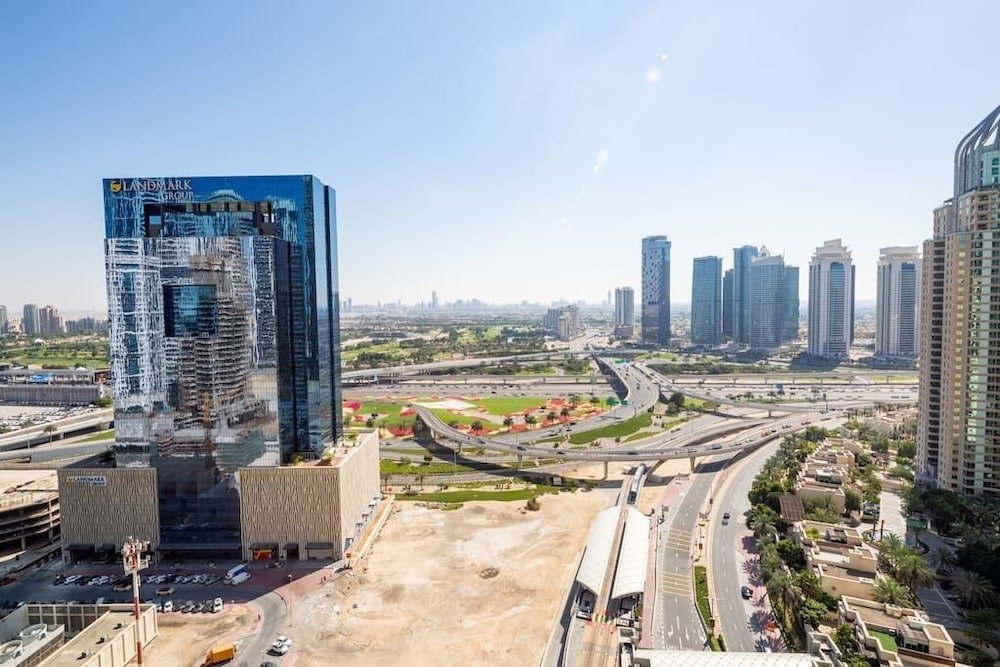 Дубай: Luxury Living in This Stylish 2BR in Dubai Marina
