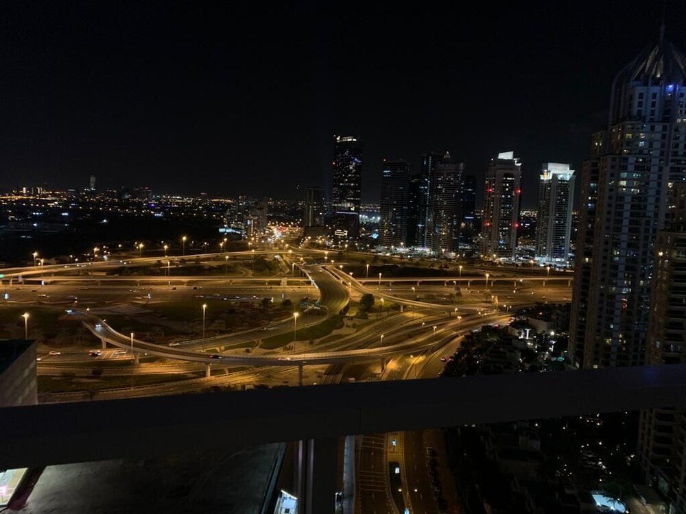 Дубай: Luxury Living in This Stylish 2BR in Dubai Marina