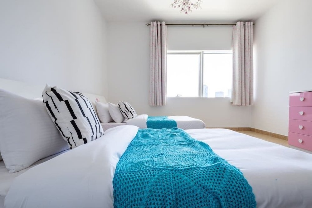 Дубай: Luxury Living in This Stylish 2BR in Dubai Marina