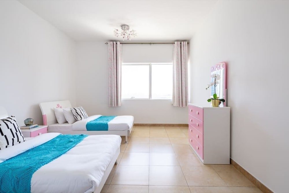 Дубай: Luxury Living in This Stylish 2BR in Dubai Marina
