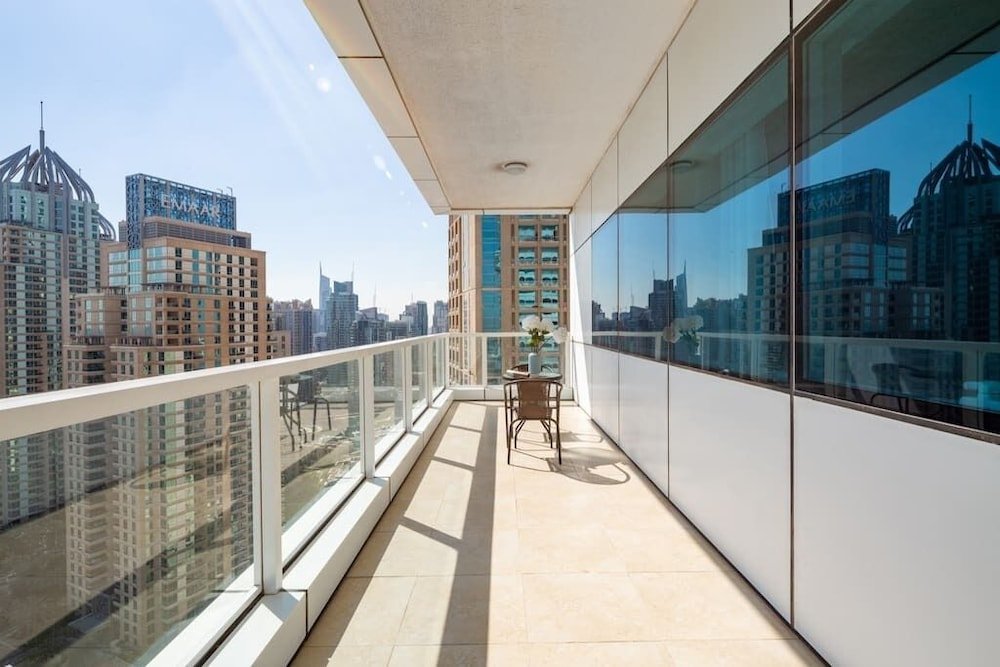 Дубай: Luxury Living in This Stylish 2BR in Dubai Marina