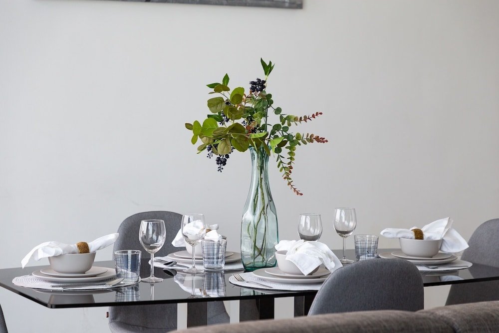 Дубай: Luxury Living in This Stylish 2BR in Dubai Marina