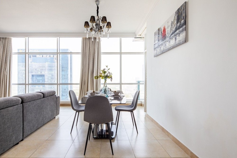 Дубай: Luxury Living in This Stylish 2BR in Dubai Marina