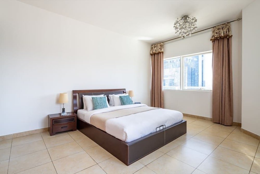 Дубай: Luxury Living in This Stylish 2BR in Dubai Marina