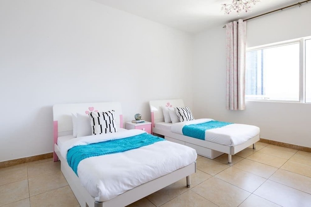 Дубай: Luxury Living in This Stylish 2BR in Dubai Marina