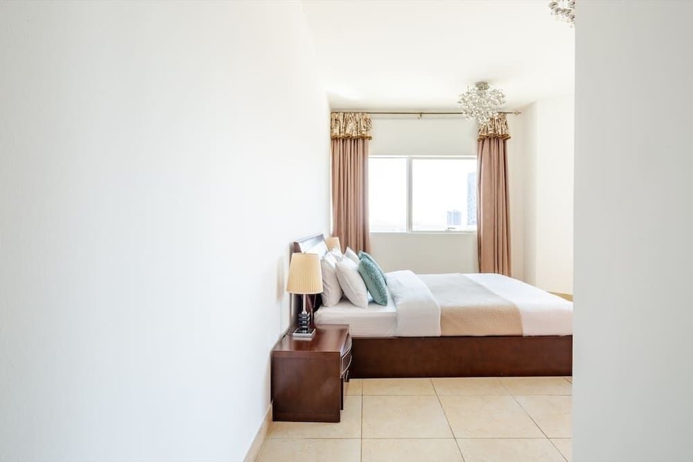 Дубай: Luxury Living in This Stylish 2BR in Dubai Marina