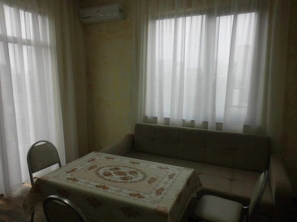 Батуми: Deutsches Appartement Hotel
