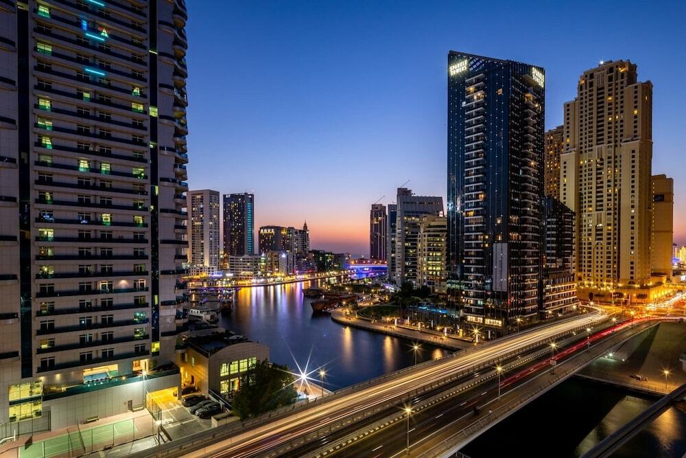 Дубай: Modern & Classy 1BR Overlooking Marina!