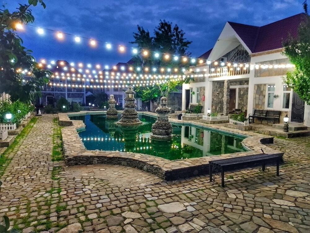 Шеки: Отель F-Garden