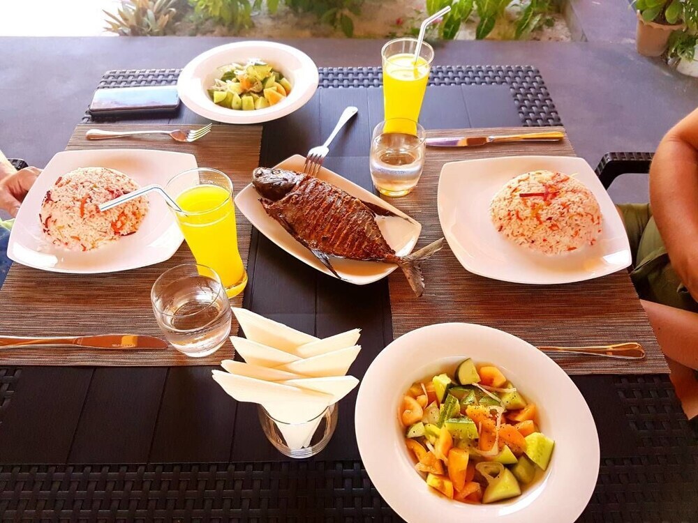 Атолл Алиф-Алиф: Thoddoo Beach Holiday Inn