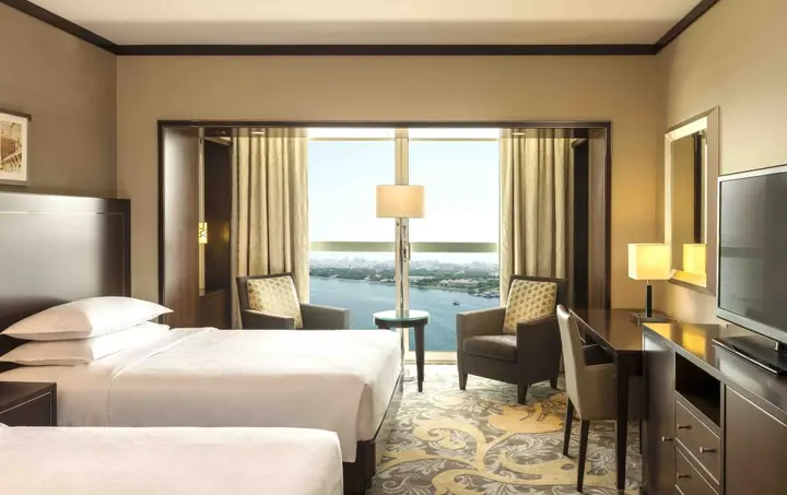 Дубай: Sheraton Dubai Creek Hotel & Towers