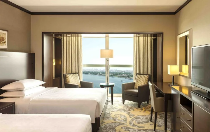 Дубай: Sheraton Dubai Creek Hotel & Towers