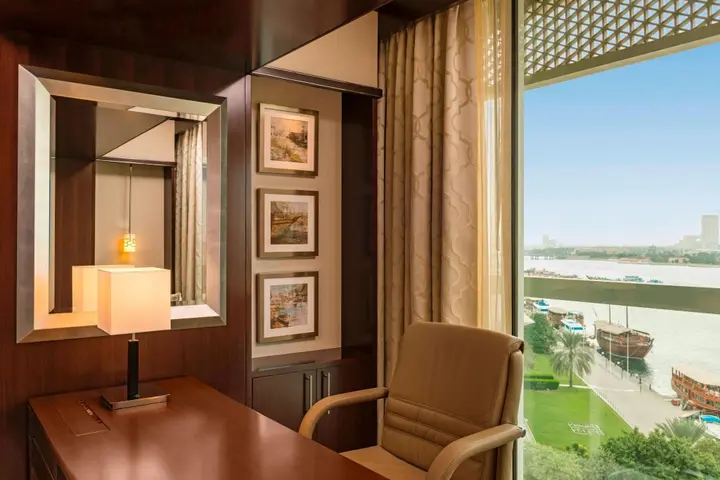 Дубай: Sheraton Dubai Creek Hotel & Towers