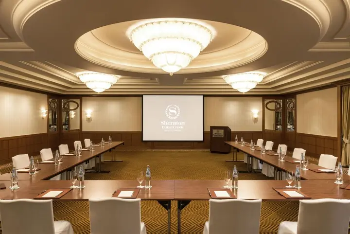 Дубай: Sheraton Dubai Creek Hotel & Towers