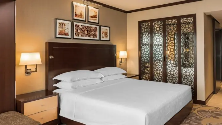 Дубай: Sheraton Dubai Creek Hotel & Towers