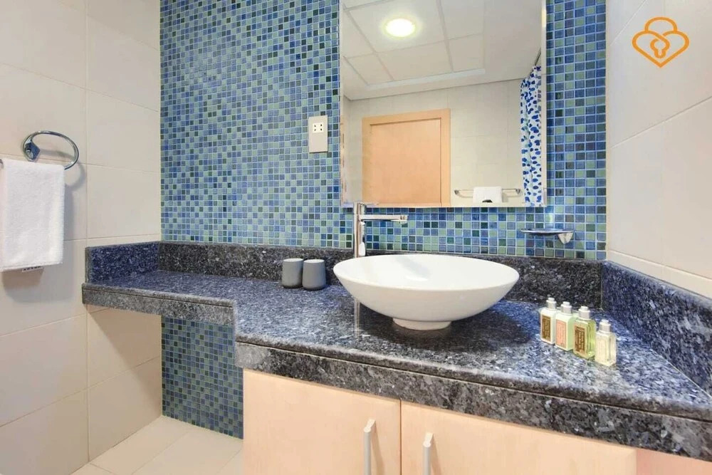 Дубай: Building No. 2 Shoreline  Palm Jumeirah - Apartment 405