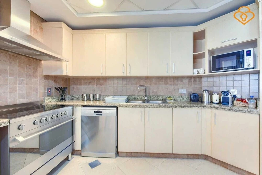 Дубай: Building No. 2 Shoreline  Palm Jumeirah - Apartment 405