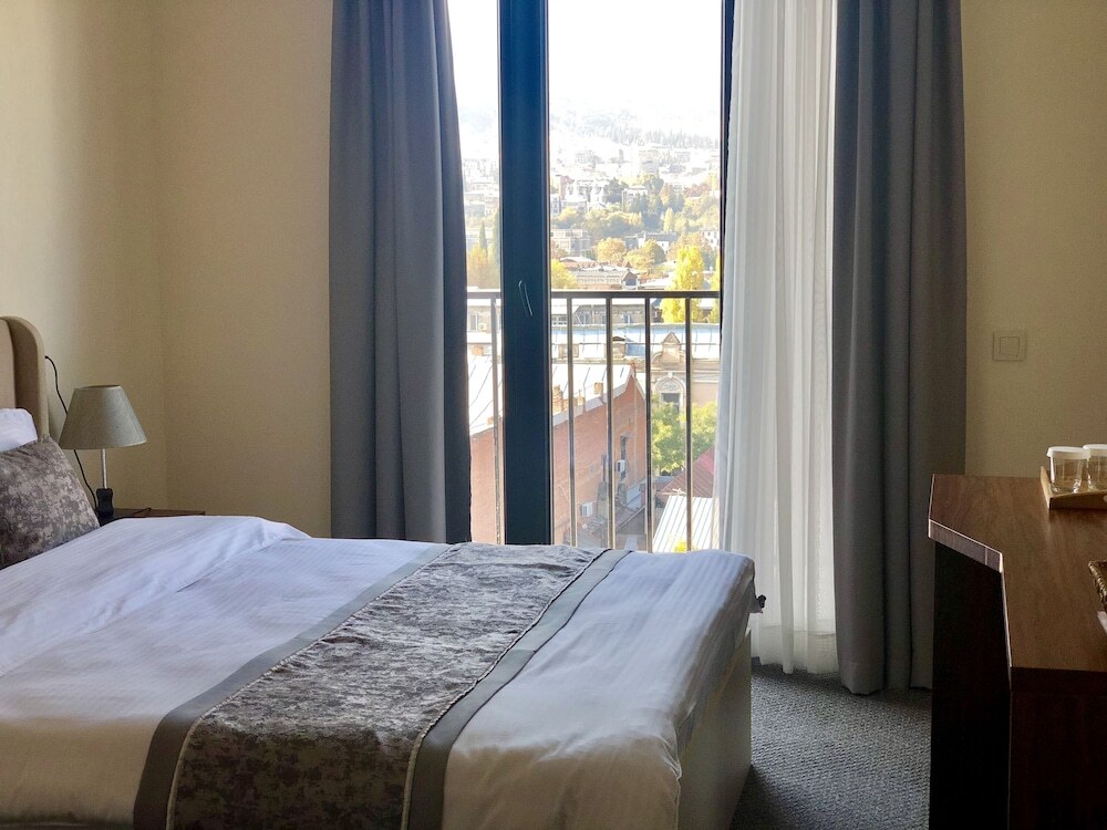 Тбилиси: Tbili Hotel