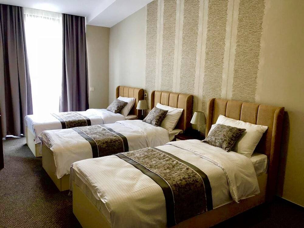 Тбилиси: Tbili Hotel