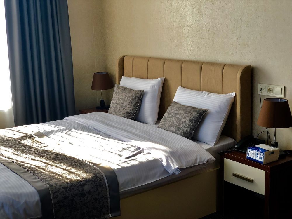 Тбилиси: Tbili Hotel