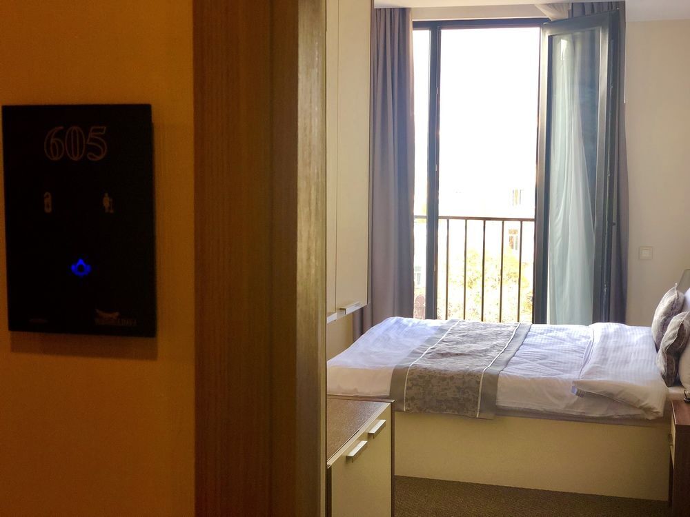 Тбилиси: Tbili Hotel