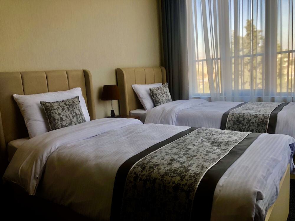 Тбилиси: Tbili Hotel