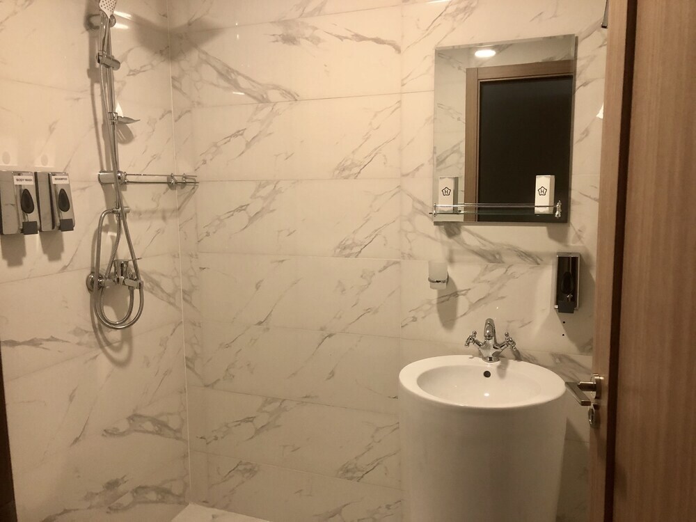 Тбилиси: Tbili Hotel
