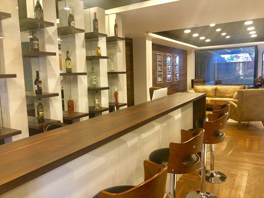 Тбилиси: Tbili Hotel