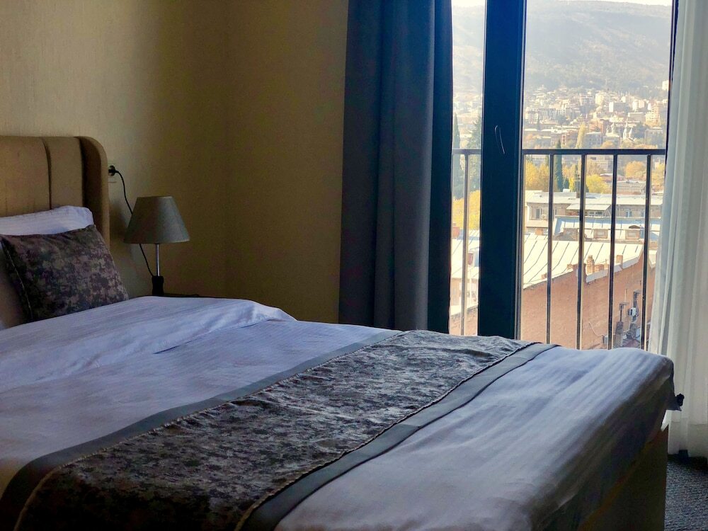 Тбилиси: Tbili Hotel