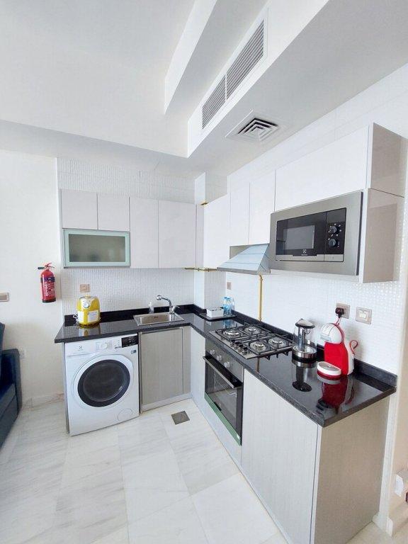Дубай: Brand New Modern Studio, Burj Khalifa View Pool