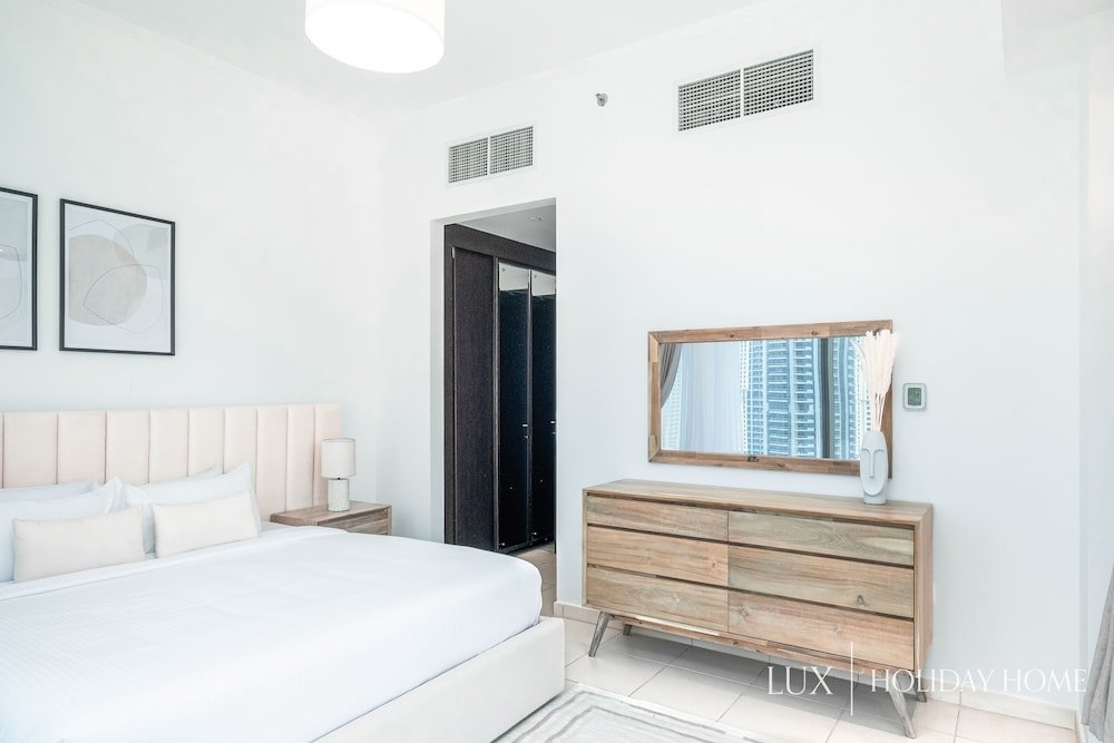 Дубай: LUX - Dubai Marina Waterfront Suite 2