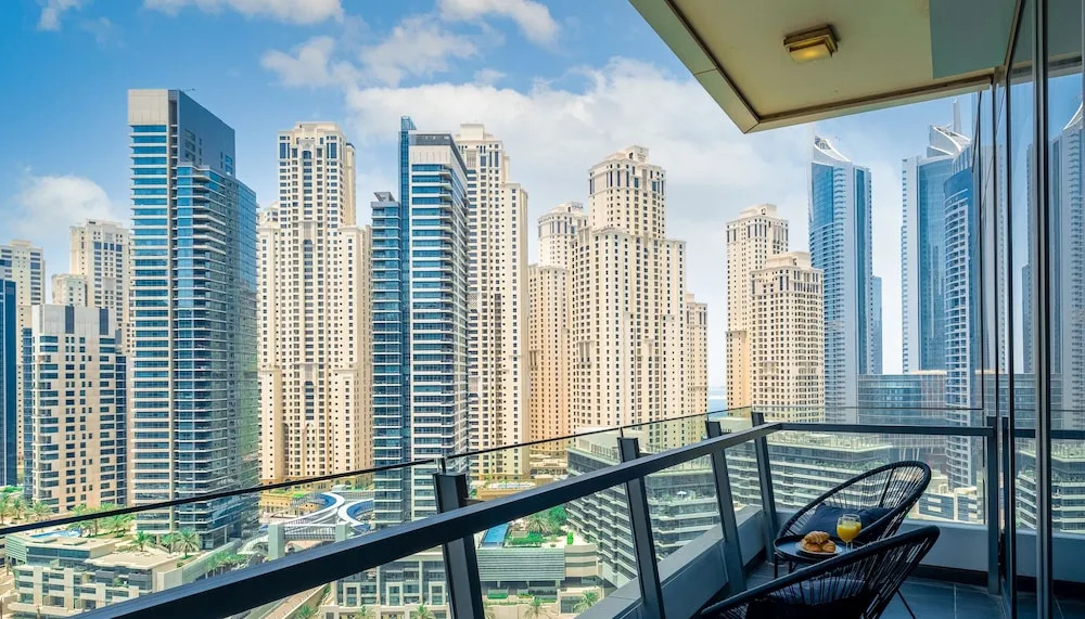 Дубай: LUX - Dubai Marina Waterfront Suite 2
