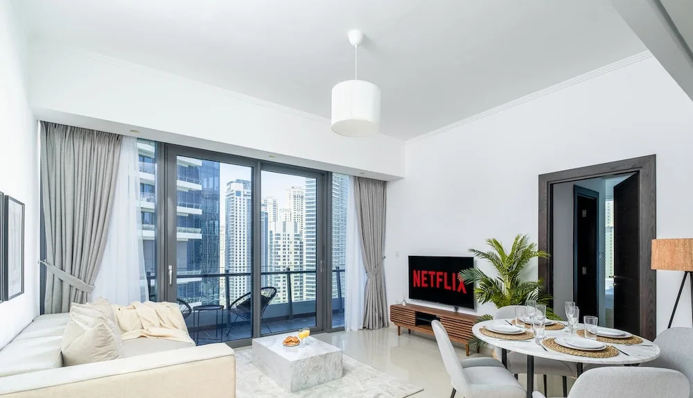 Дубай: LUX - Dubai Marina Waterfront Suite 2