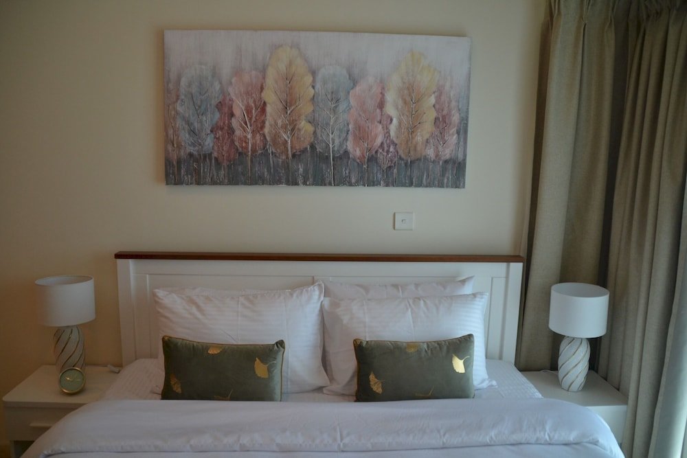 Дубай: Delightful Lake View 1 Bedroom in JLT