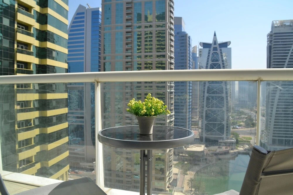 Дубай: Delightful Lake View 1 Bedroom in JLT