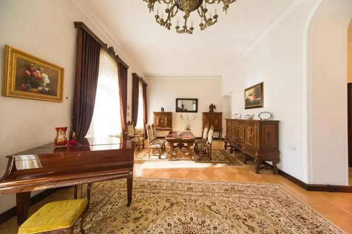 Royal Apartment In The Center Of Tbilisi On Rustaveli Avenue — фото 4