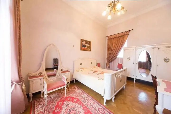 Тбилиси: Royal Apartment In The Center Of Tbilisi On Rustaveli Avenue