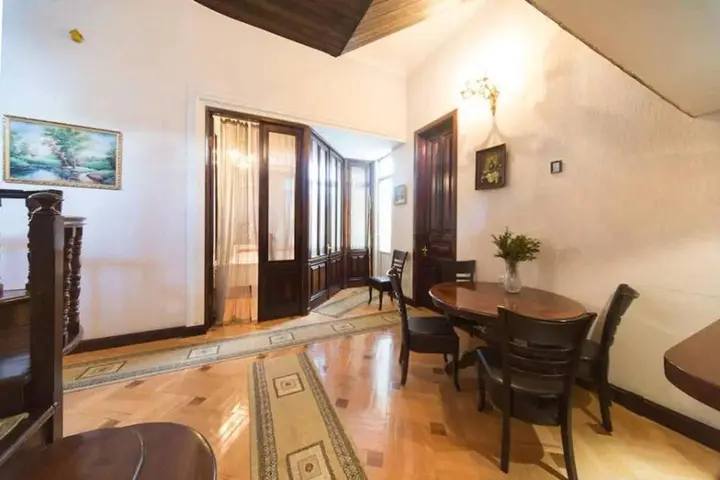 Тбилиси: Royal Apartment In The Center Of Tbilisi On Rustaveli Avenue