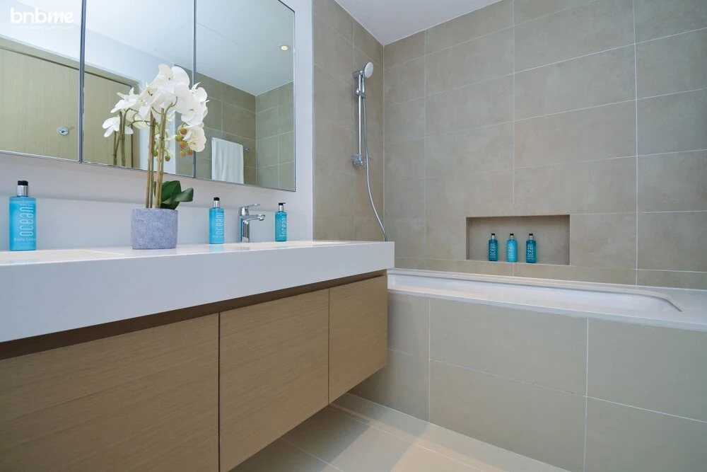 Дубай: 3B-Creek Horizon - 2807 by bnbme homes