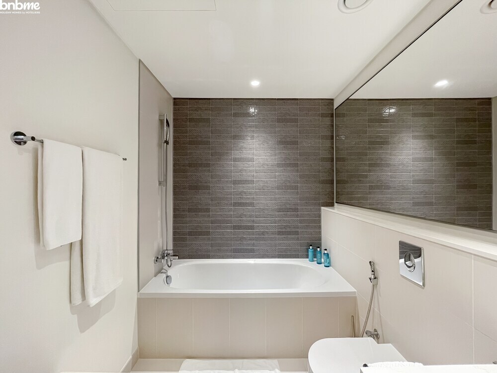 Дубай: 2B- Sunrisebay 1- 1603 by bnbme homes