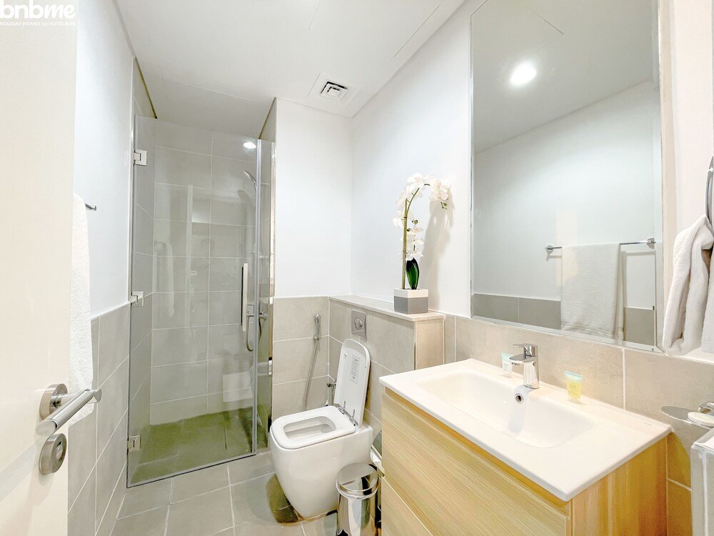 Дубай: 1B-Golf Vita-1805 by bnbme homes