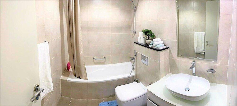 Дубай: Stunning 1bedroom apartment in Damac Hills