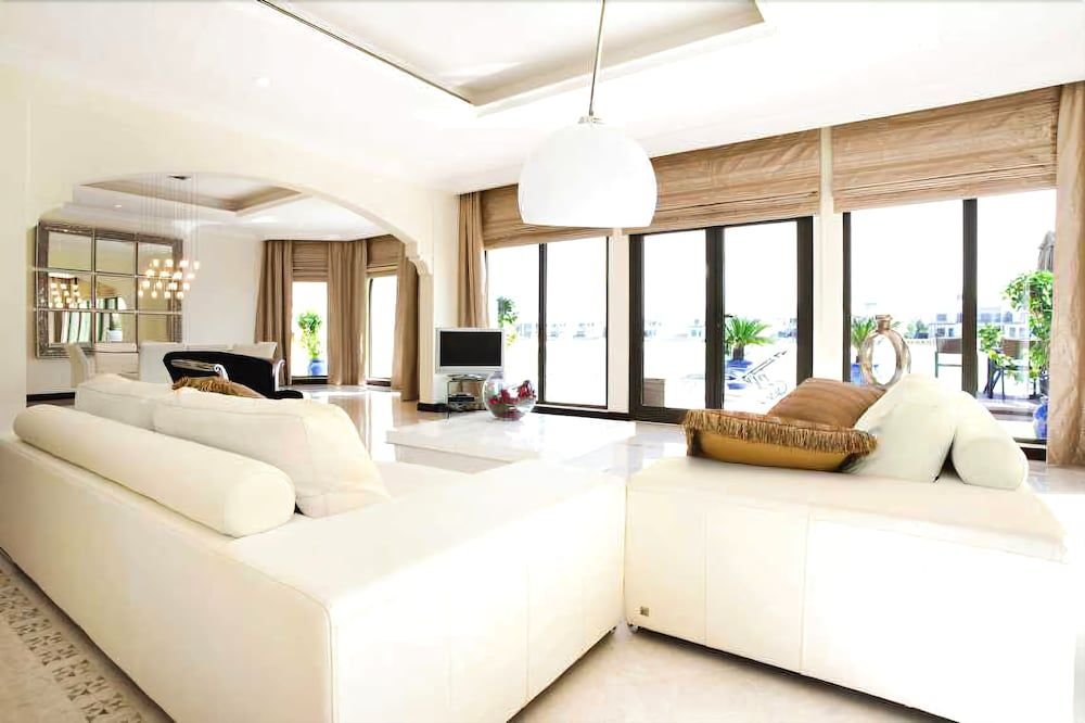 Дубай: Kennedy Towers - Frond E Villa